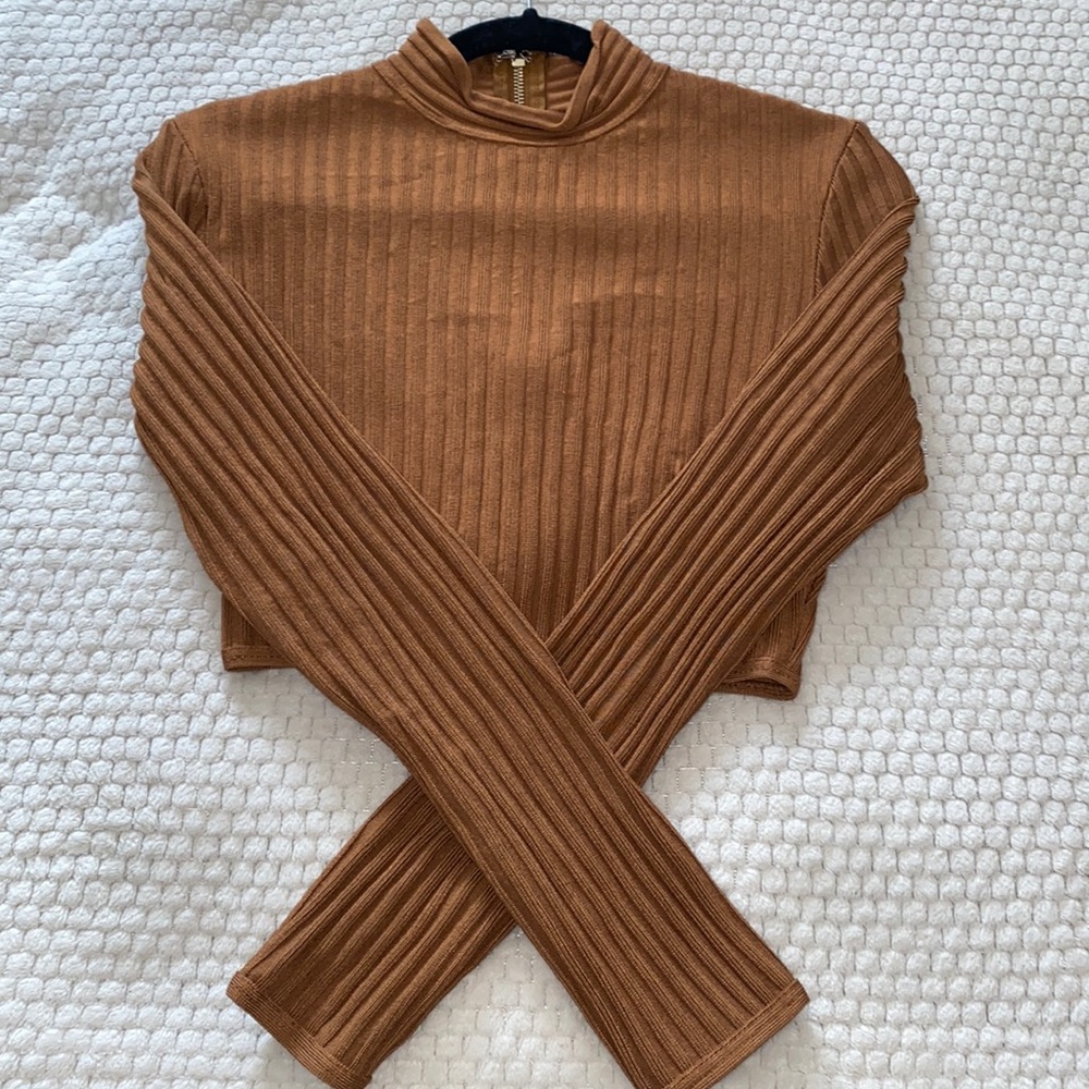 COPY - House of CB crop top w zipper in the back